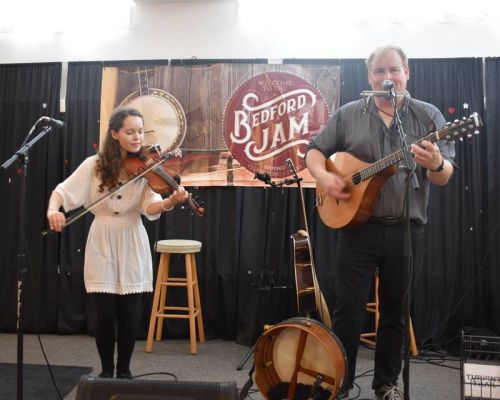 Jessica Wedden and Chris Murphy perform at the pancake breakfast at Glendower hall.
